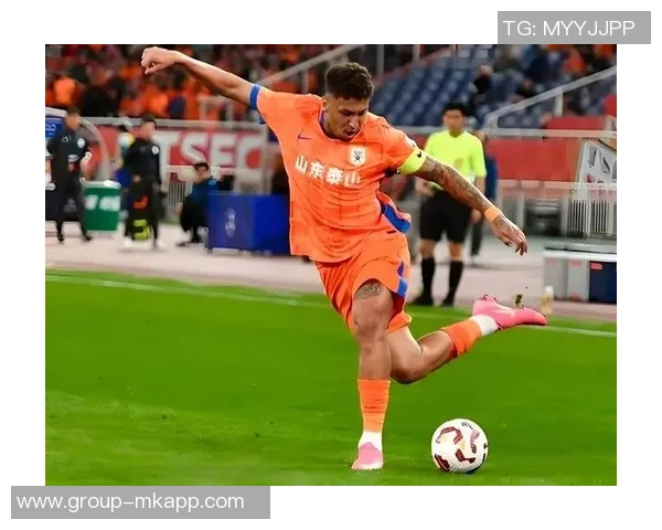 瓦科推射遗憾击中立柱泽卡精彩直塞未能转化为进球 瓦科推射遗憾击中立柱泽卡精彩直塞未能转化为进球