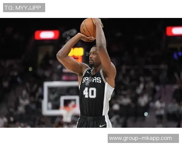 巴恩斯称赞文班拼劲为球队注入活力吸引防守助力进攻提升