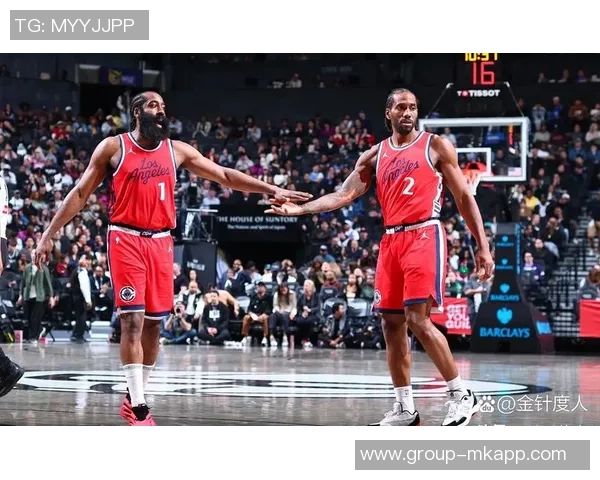 哈登小卡第三节体力透支哈登上半场主动请求休息引关注 哈登小卡第三节体力透支哈登上半场主动请求休息引关注