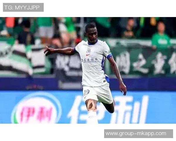 阿苏埃高空暴扣破门助申花1-0领先首尔展现强大实力 阿苏埃高空暴扣破门助申花1-0领先首尔展现强大实力