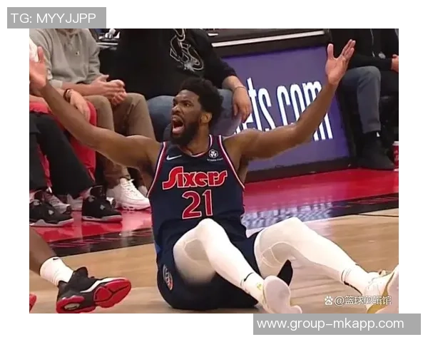 恩比德背打里夫斯巧妙转身却错失关键跳投遗憾未能得分 恩比德背打里夫斯巧妙转身却错失关键跳投遗憾未能得分